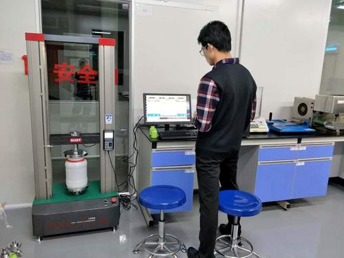 南方包裝的試驗(yàn)機(jī)測(cè)試現(xiàn)場(chǎng)